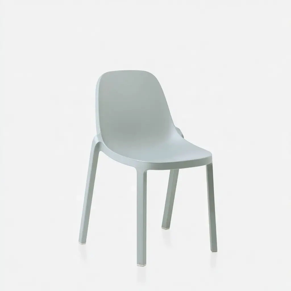 Silla con respaldo liso y patas rectas - verde