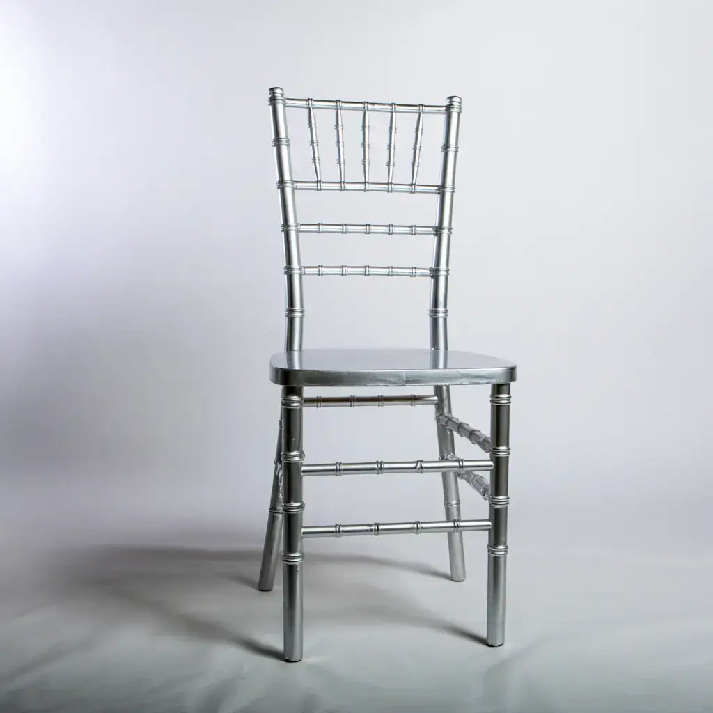 Silla con respaldo de barrotes y estructura fina - gris